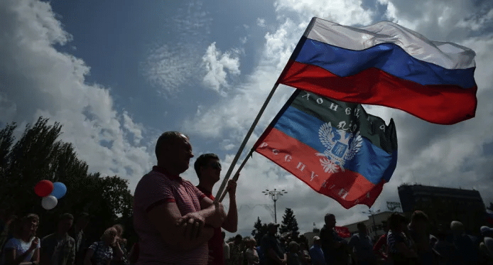 | Partisans fly Donetsk flag Source envoicesevasru | MR Online
