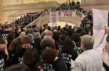 | OVER 300 JEWISH NEW YORKERS WERE ARRESTED AT GRAND CENTRAL CALLING FOR A CEASEFIRE IN THE LARGEST CIVIL DISOBEDIENCE NYC HAS SEEN IN 20 YEARS PHOTO JEWISH VOICE FOR PEACE | MR Online