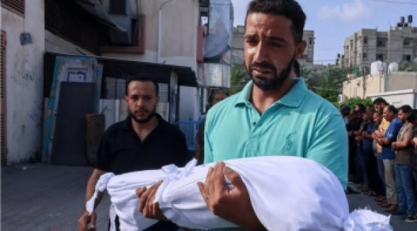 | Father with body of his child killed by Israeli shelling in Khan Younis October 10 2023 Photo AFP | MR Online