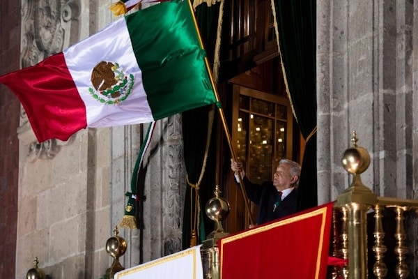 MR Online | Mexican President Andrés Manuel López Obrador waving the flag of Mexico Photo from Wikimedia Commons | MR Online