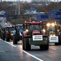 TEHRAN (Tasnim) – French farmers angered by government and EU policies drove convoys of hundreds of tractors into Paris on Wednesday, adding to the social unrest facing President Emmanuel Macron.