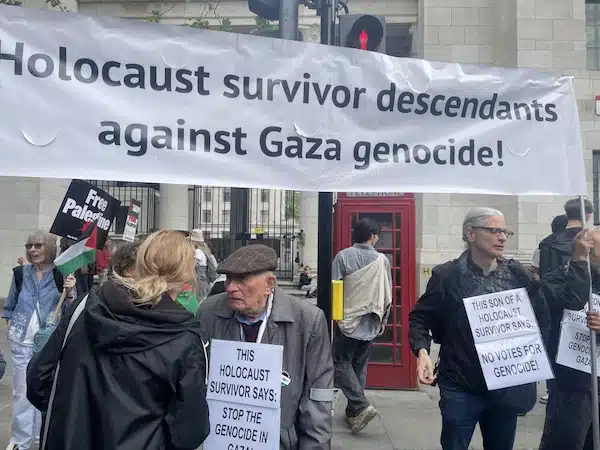 | HOLOCAUST SURVIVORS AND THEIR DESCENDANTS AT A PROTEST IN LONDON OPPOSING THE GAZA GENOCIDE MAY 2024 PHOTO X | MR Online