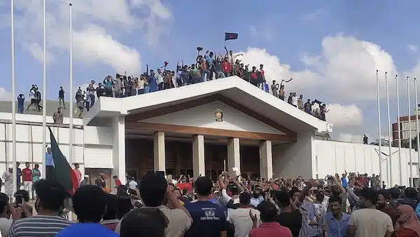 | People rallying in front of the prime ministers office after Sheikh Hasinas resignation Photo Md Joni Hossain Wikimedia Commons | MR Online