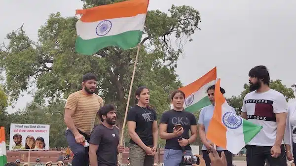 | Wrestlers address the crowd at the candlelight march in Delhi in May 2023 Photo Surangya | MR Online