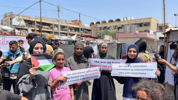 | Palestinian children in Rafah Gaza show their gratitude to pro Palestinian protesters in the US on April 28 2024 Photo credit Tareq AlhelouCNN | MR Online