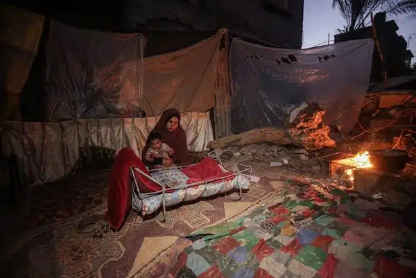 MR Online | DISPLACED PALESTINIANS IN GAZA CITY STRUGGLE WITH POWER OUTAGES DUE TO ISRAELI ATTACKS THAT DESTROYED THE INFRASTRUCTURE IN THE CITY OCTOBER 13 2024 PHOTO OMAR ASHTAWYAPA IMAGES | MR Online