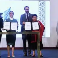 Mexican President Claudia Sheinbaum presenting the decrees to de-privatize PEMEX and CFE. Photo: Presidencia MX